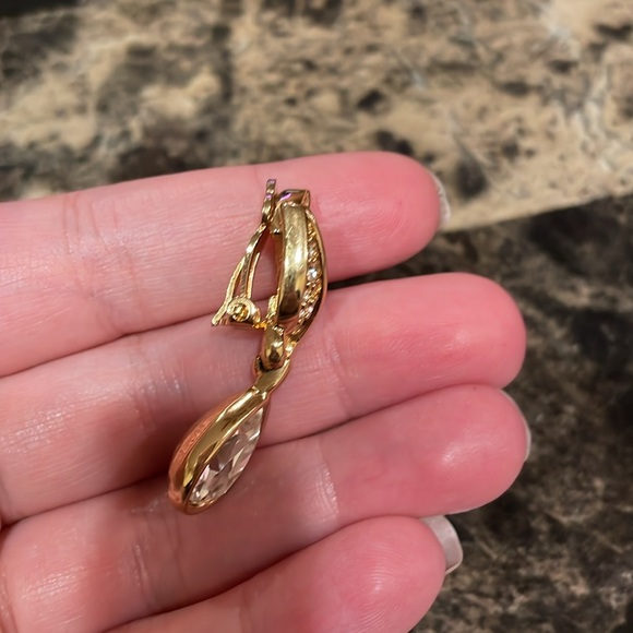 Swarovski Clip On Earrings - Picture 5 of 9